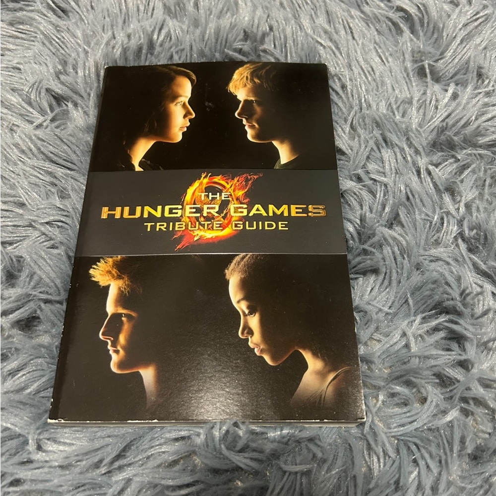 The Hunger Games Tribute Guide - Black and Gold